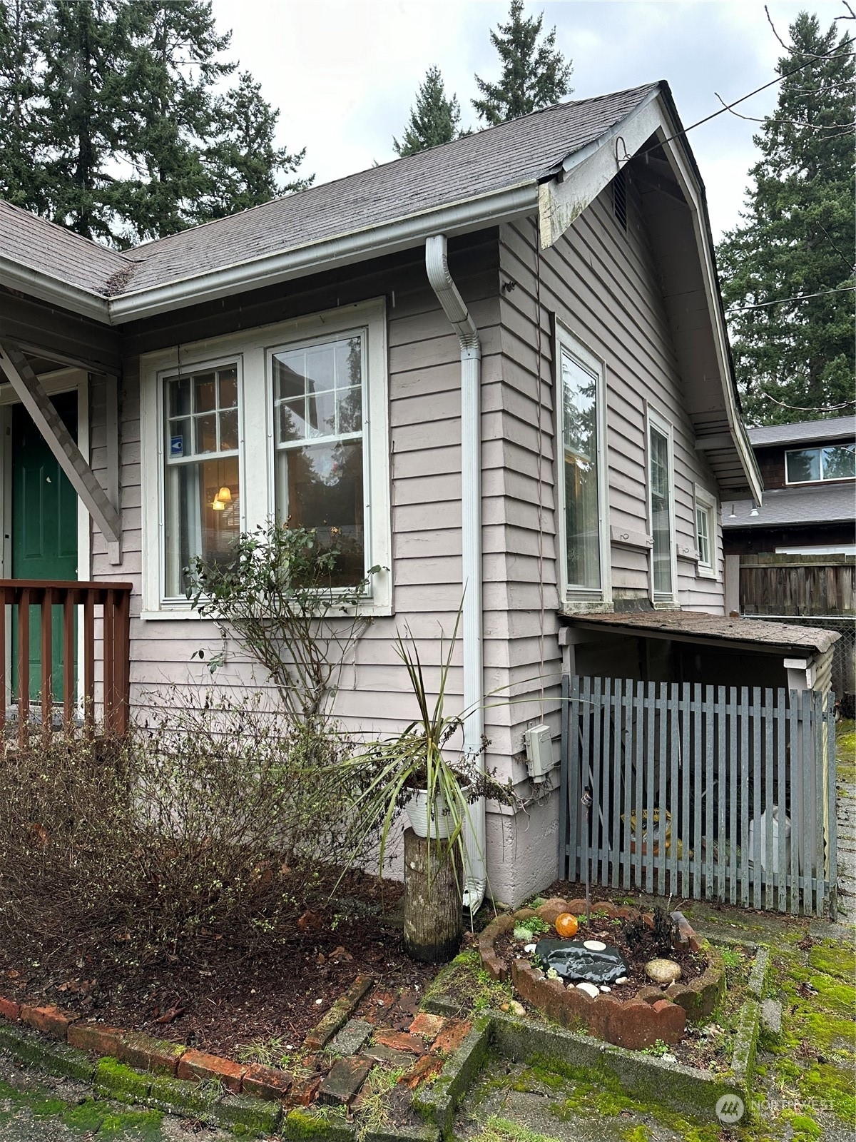 Property Photo:  554 N 137th Street A &Amp B  WA 98133 