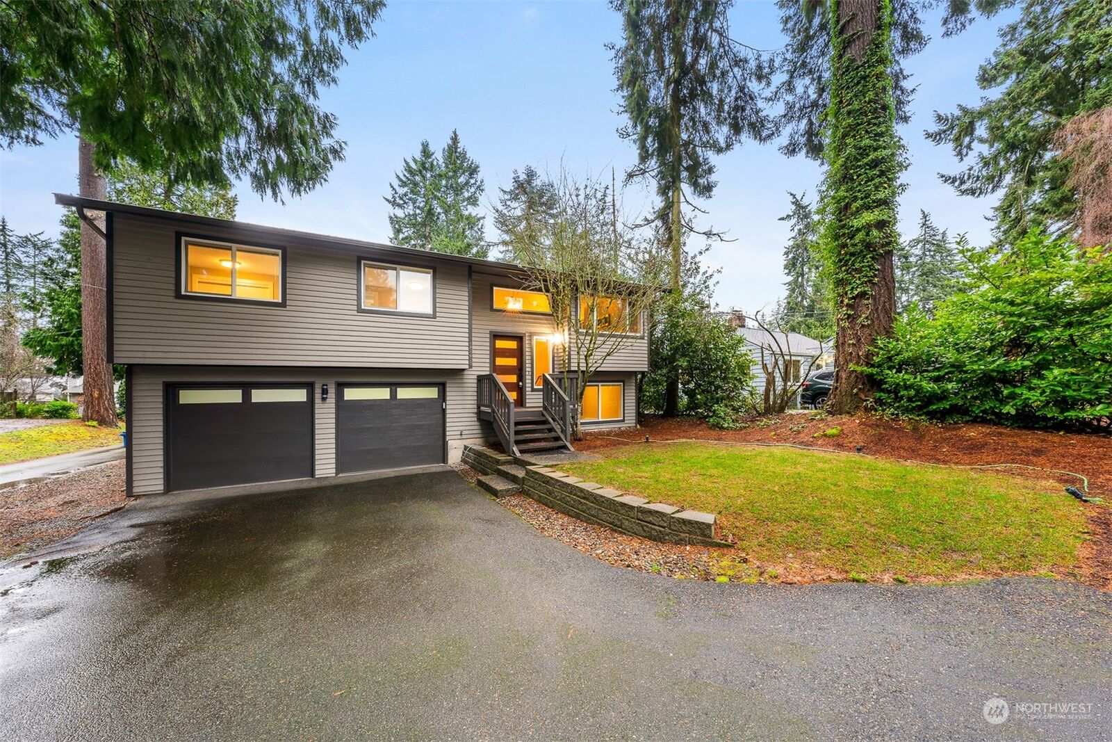 Property Photo:  15258 Dayton Avenue N  WA 98133 