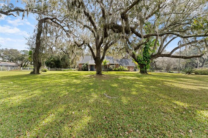 Property Photo:  1409 Country Oaks Lane  FL 33810 