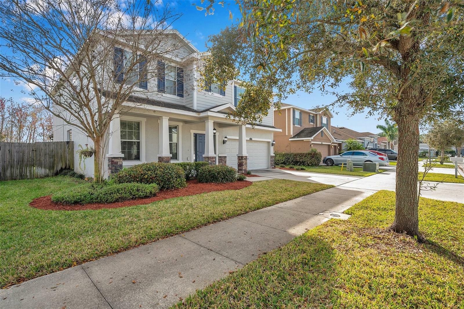 Property Photo:  12402 Fairlawn Drive  FL 33579 