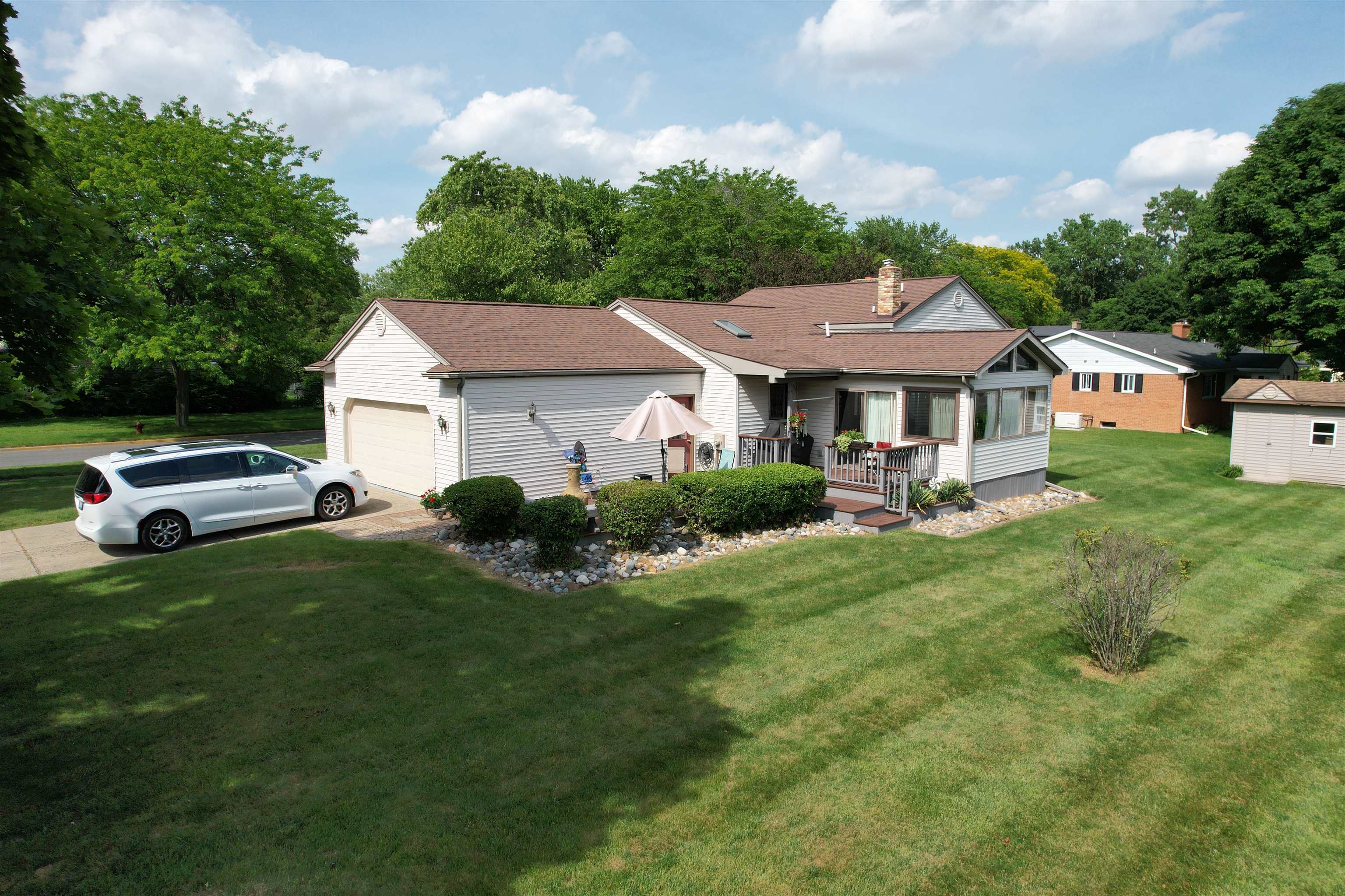 Property Photo:  513 Hampton  MI 48429 