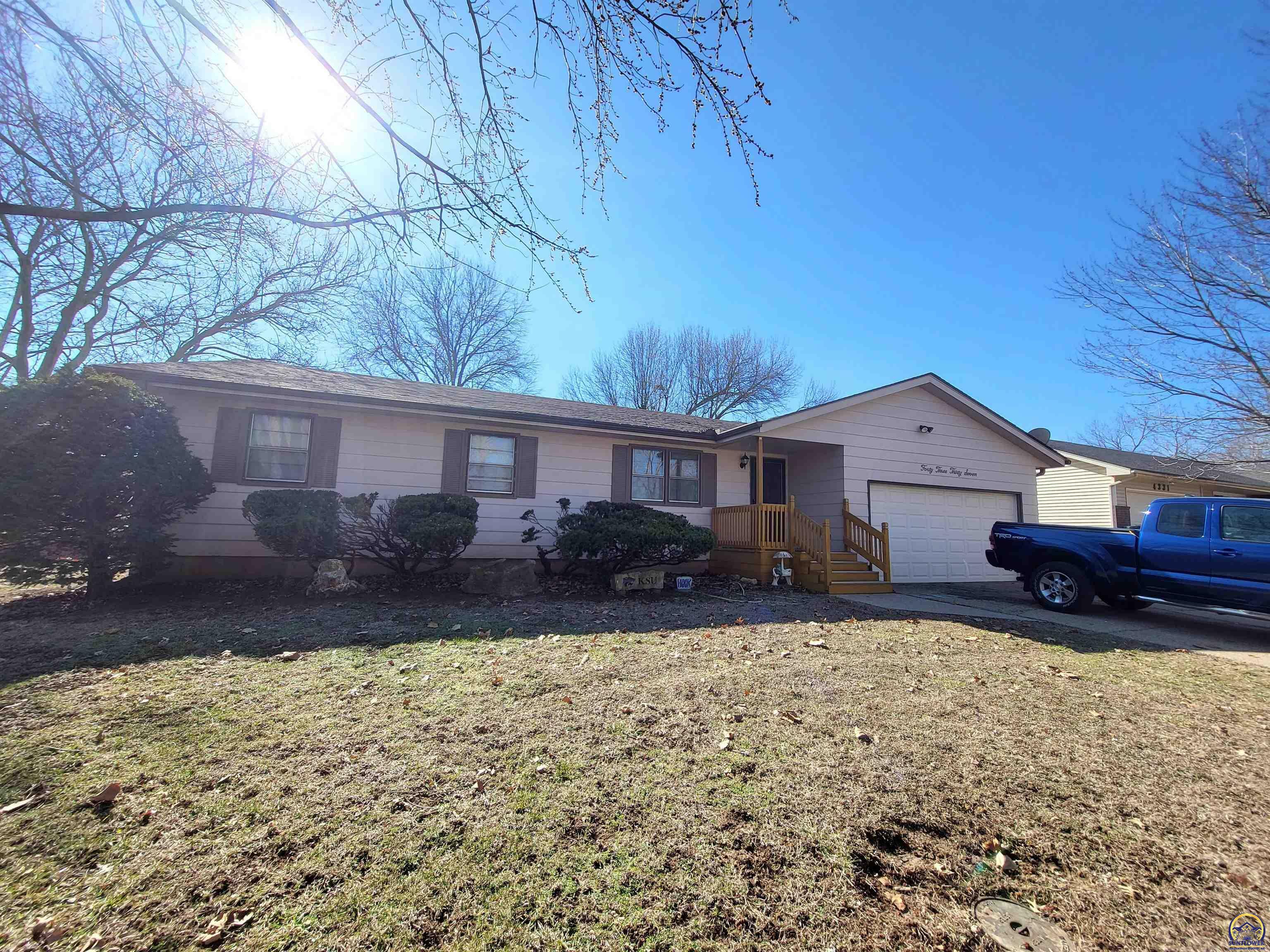 Property Photo:  4337 SE 25th Ter  KS 66605 