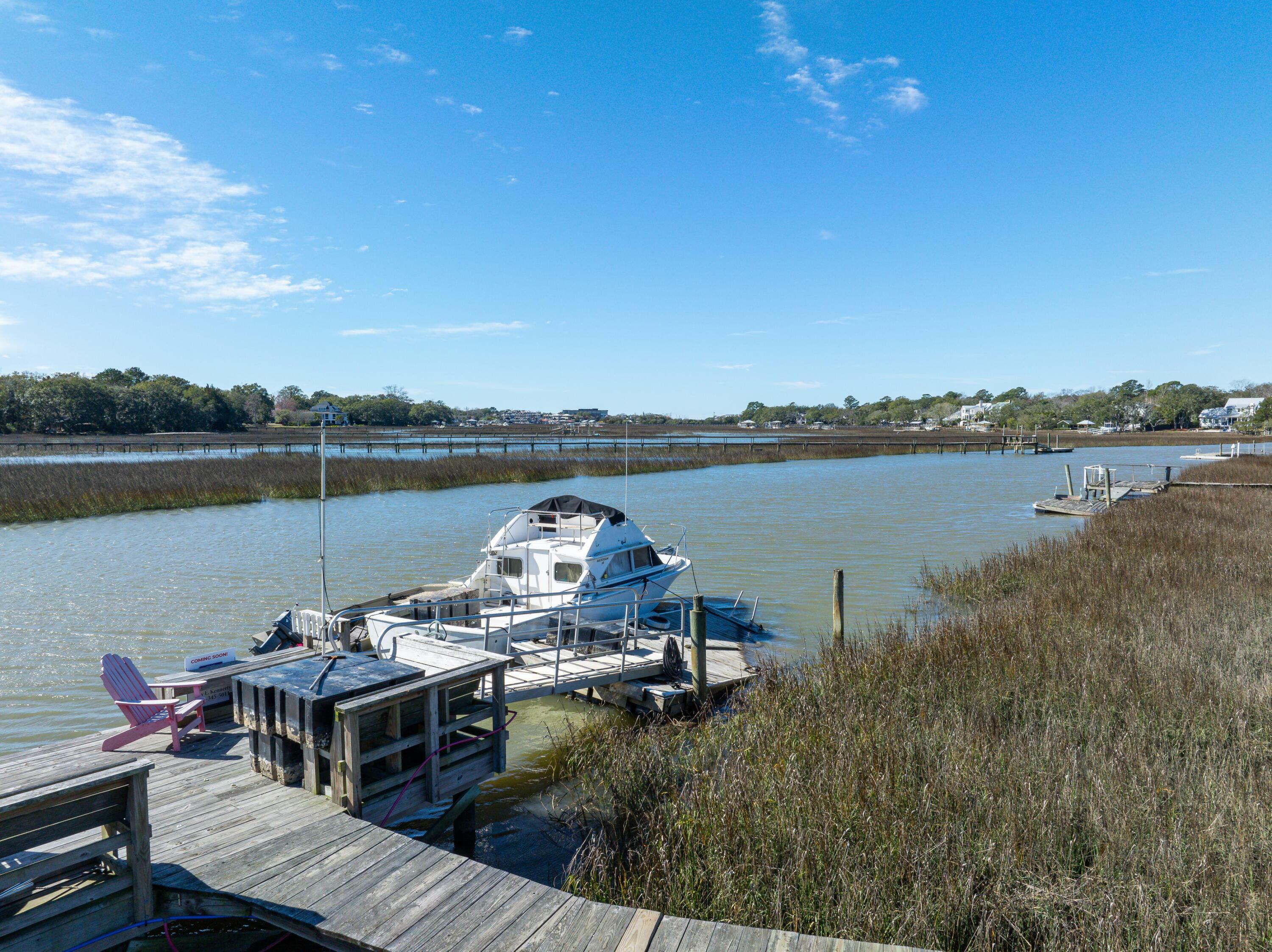 Property Photo:  713 Creekside Drive  SC 29464 