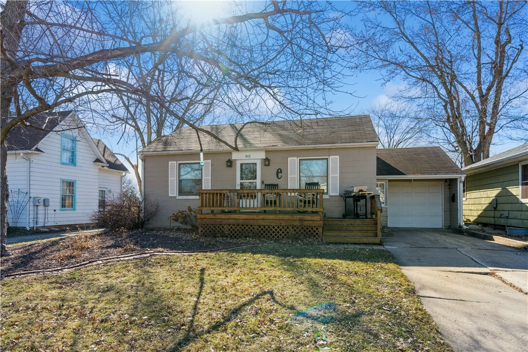 Property Photo:  613 Maple Street  IA 50219 