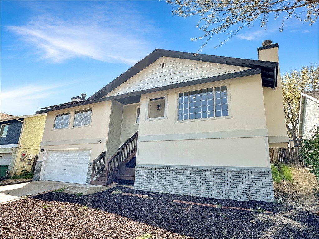 Property Photo:  1131 Samantha Drive  CA 93446 