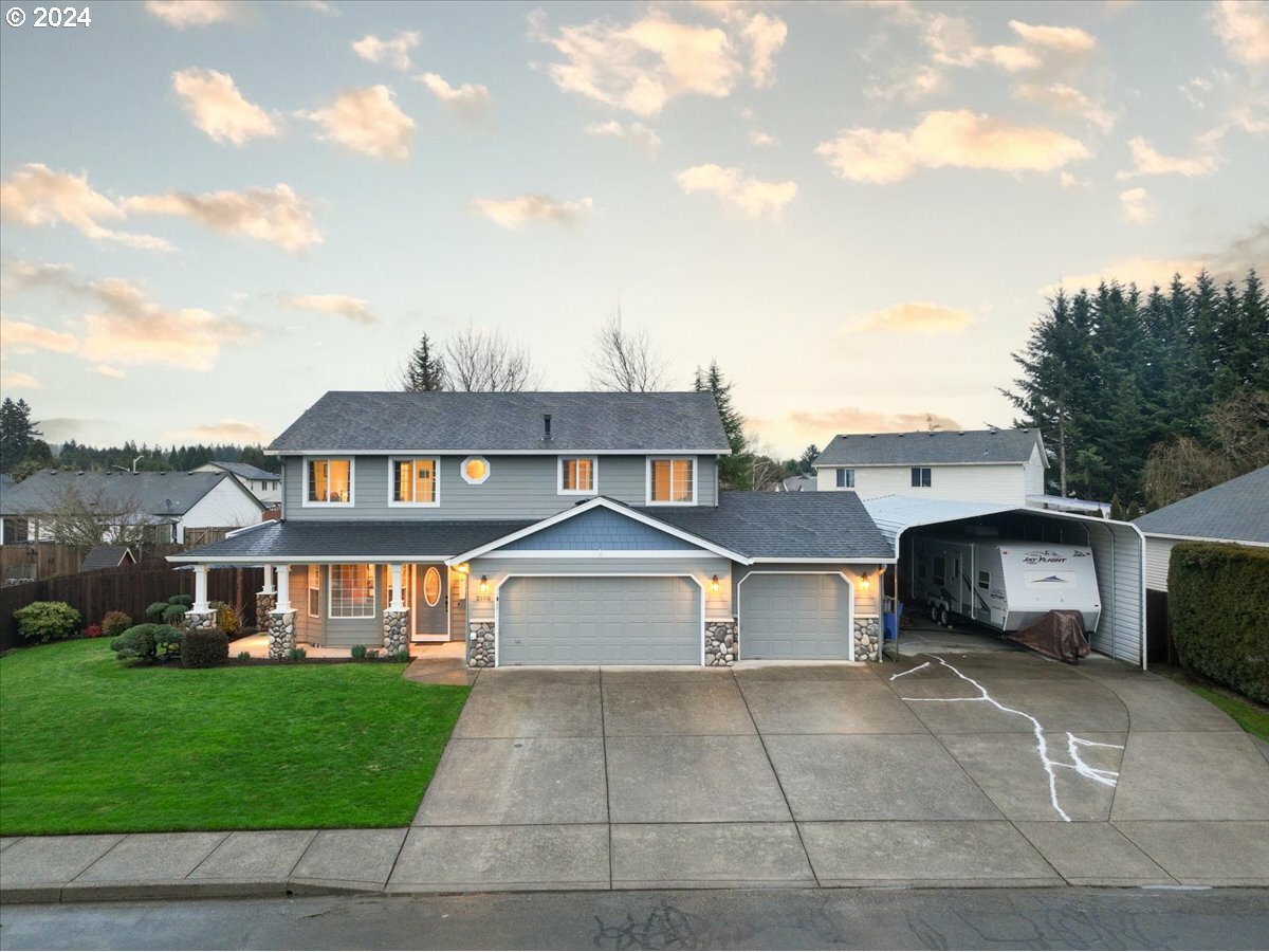 Property Photo:  2105 NW 9th Ave  WA 98604 