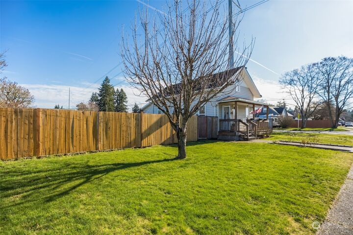 House for sale in 7045 S Montgomery Street, WA 98409