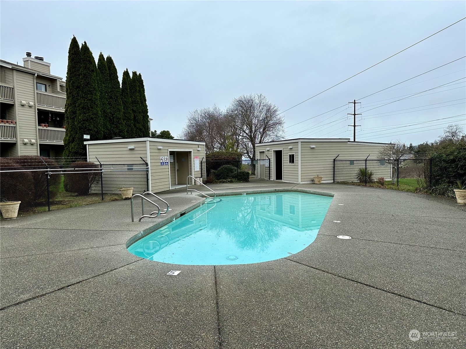 Property Photo:  1301 S Puget Drive A17  WA 98055 