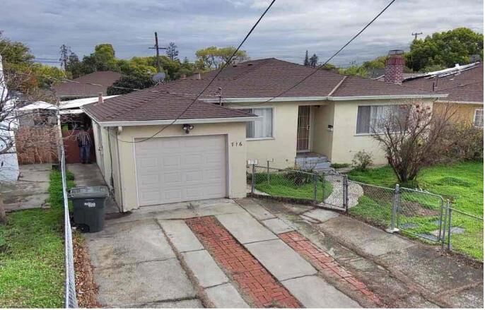 Property Photo: 716 Charter Street CA 94063