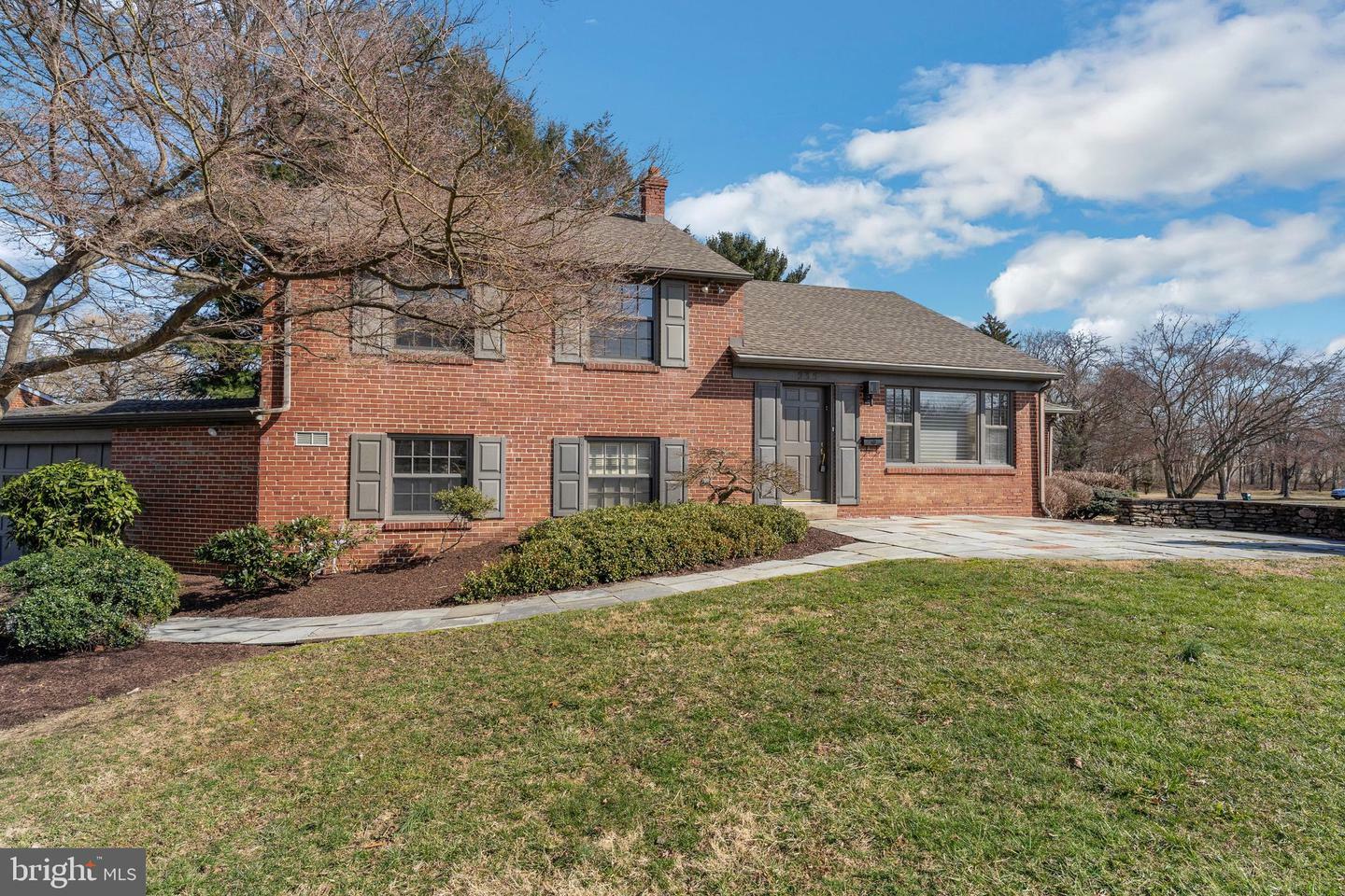 Property Photo: 235 Canterbury Drive PA 19086