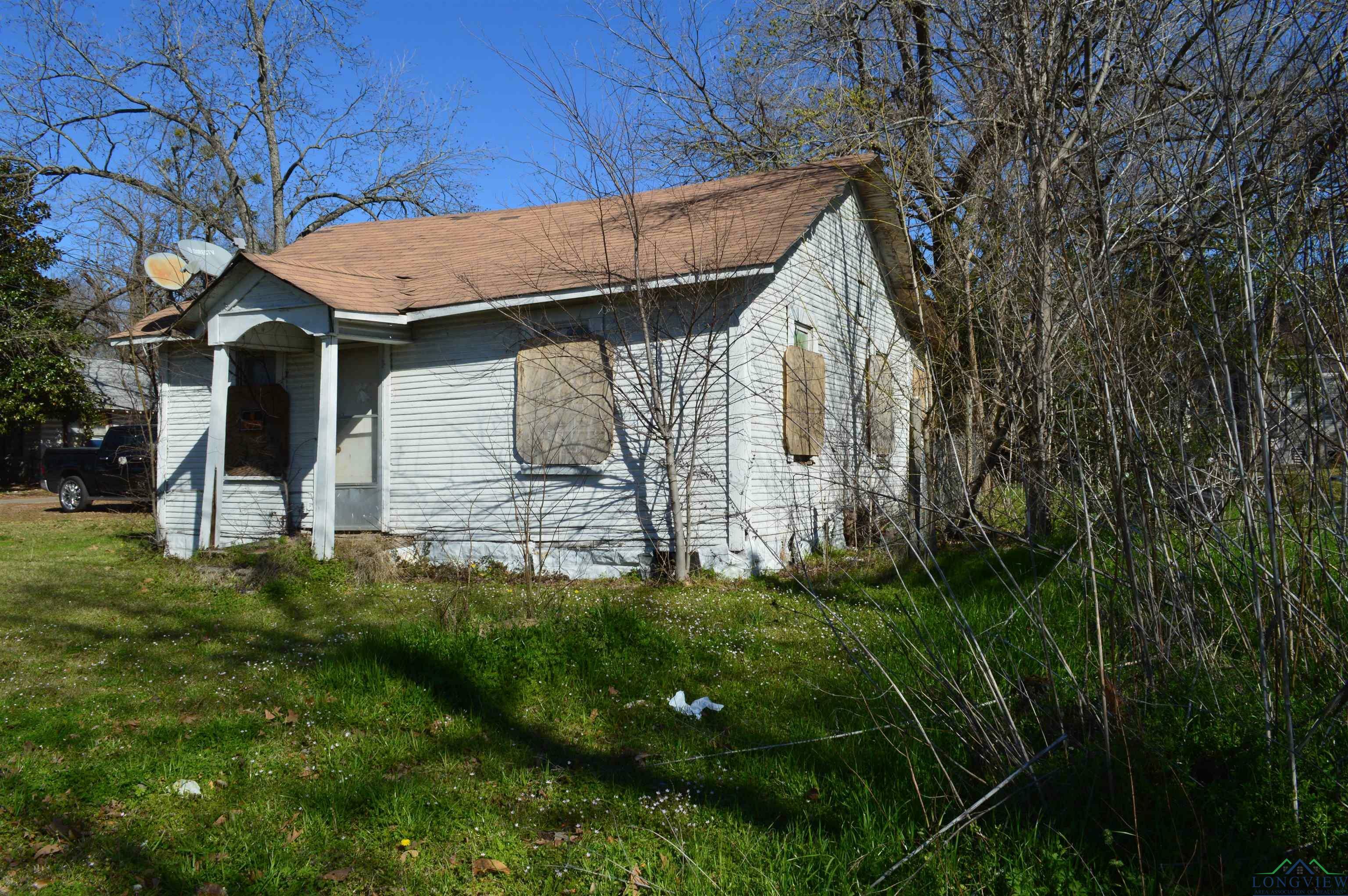 Property Photo:  725 Roberts  TX 75644 