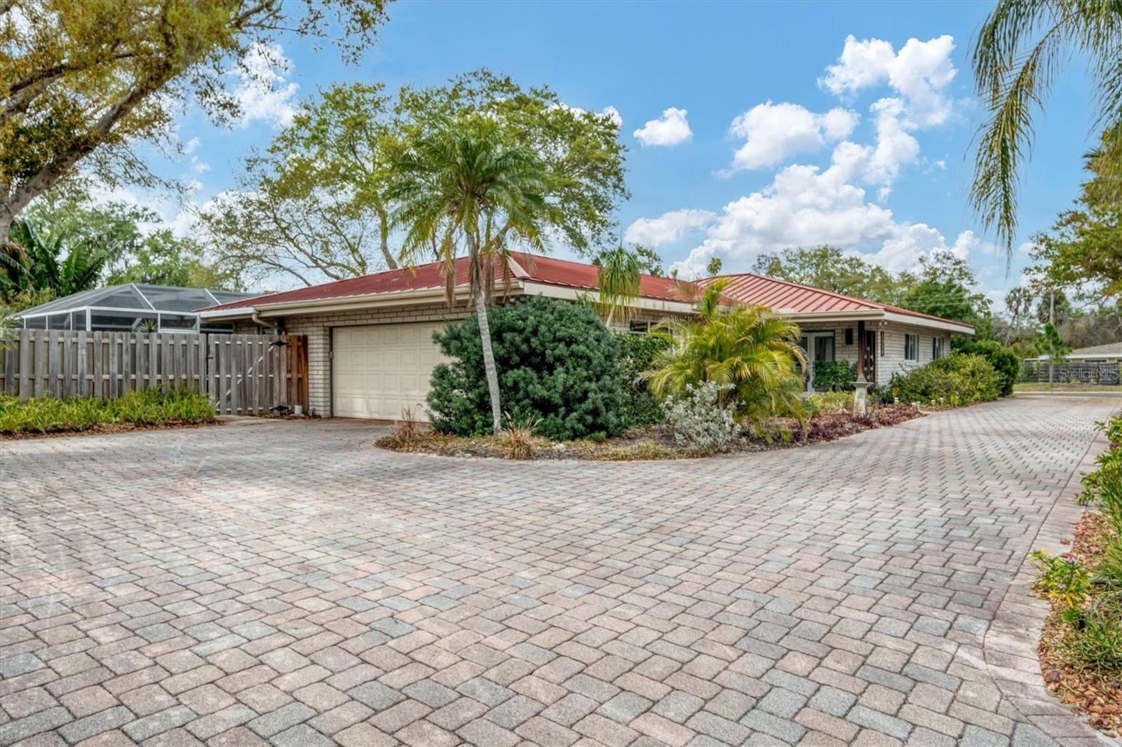 Property Photo:  3318 Fair Oaks Place  FL 34239 