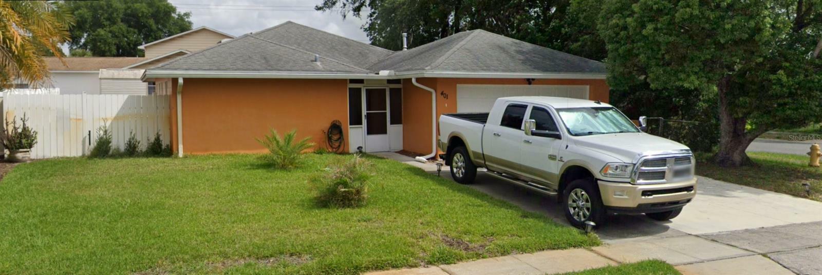 Property Photo: 401 S Hawthorn Circle FL 32708