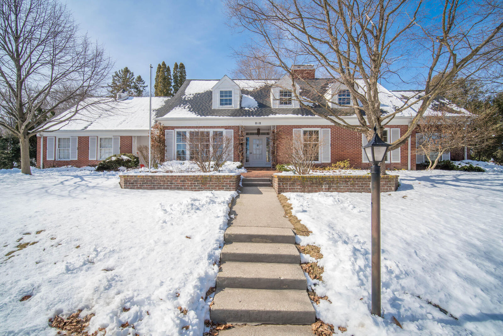 Property Photo:  818 Crestview Dr  WI 53095 