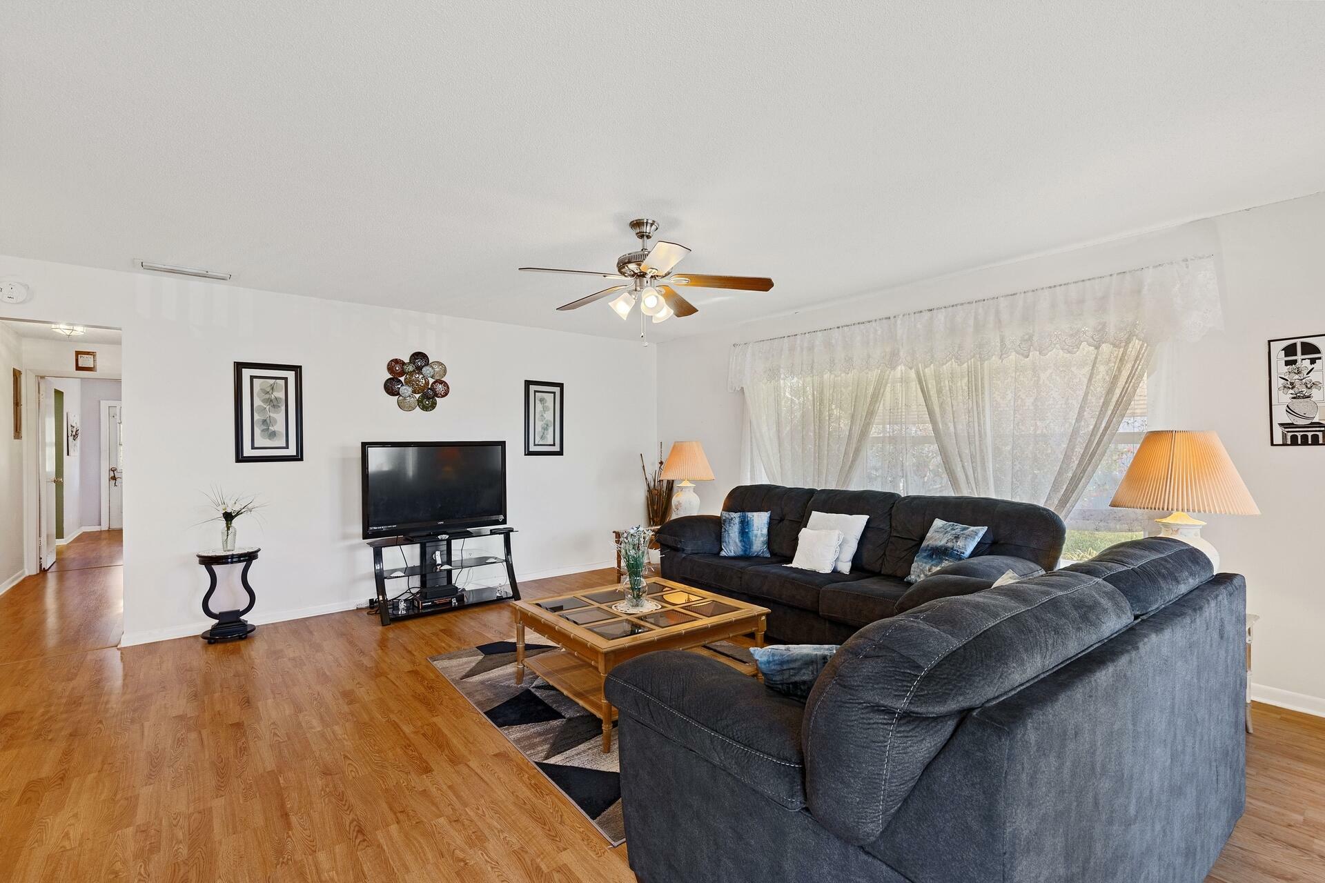 Property Photo:  455 North Boulevard  FL 33435 