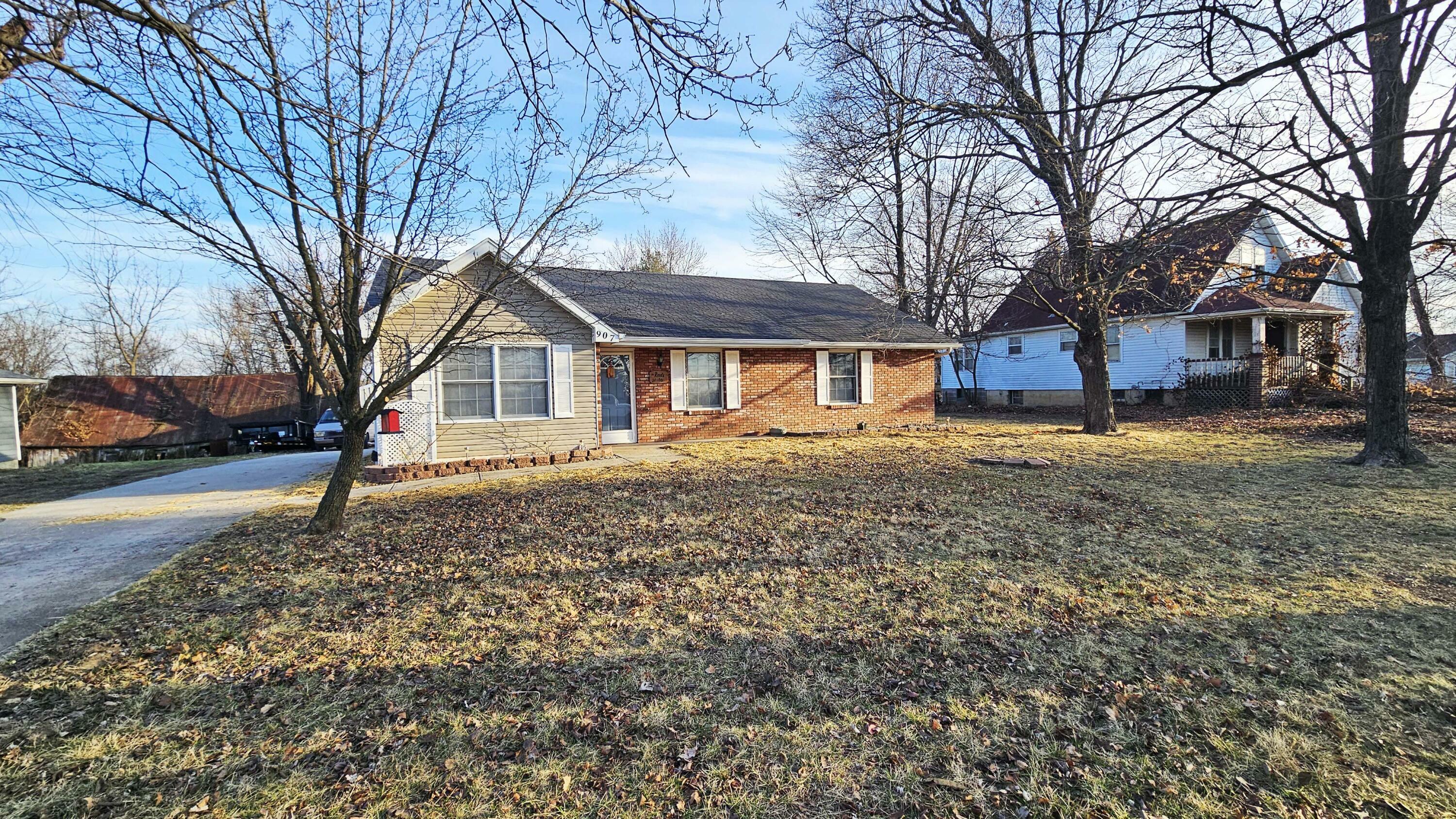 Property Photo:  907 S Summit Dr  MO 65043 