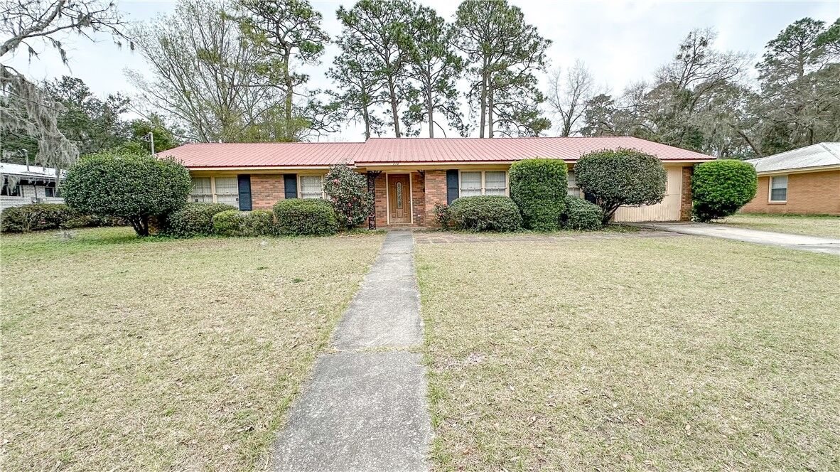 Property Photo: 212 Fairway Oaks Drive GA 31525