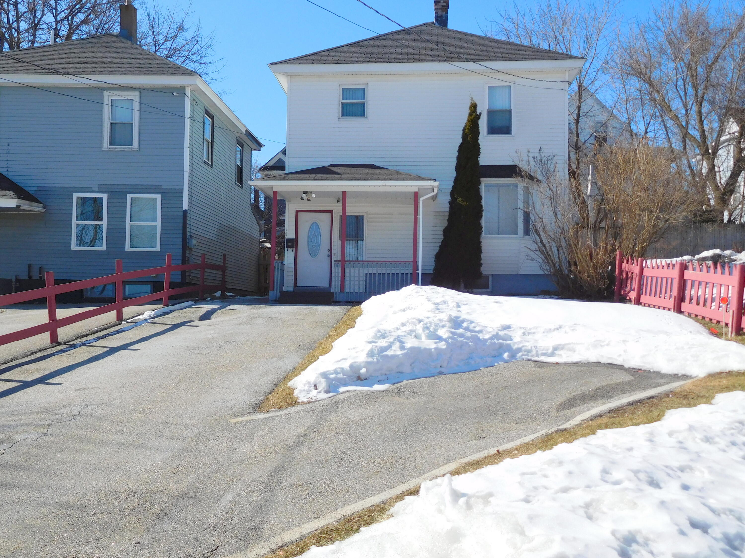 Property Photo:  137 Howe Street  ME 04240 