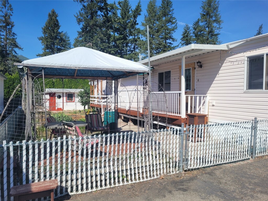 Property Photo:  4965 Pine Acres Road 68  BC V0E 1M3 