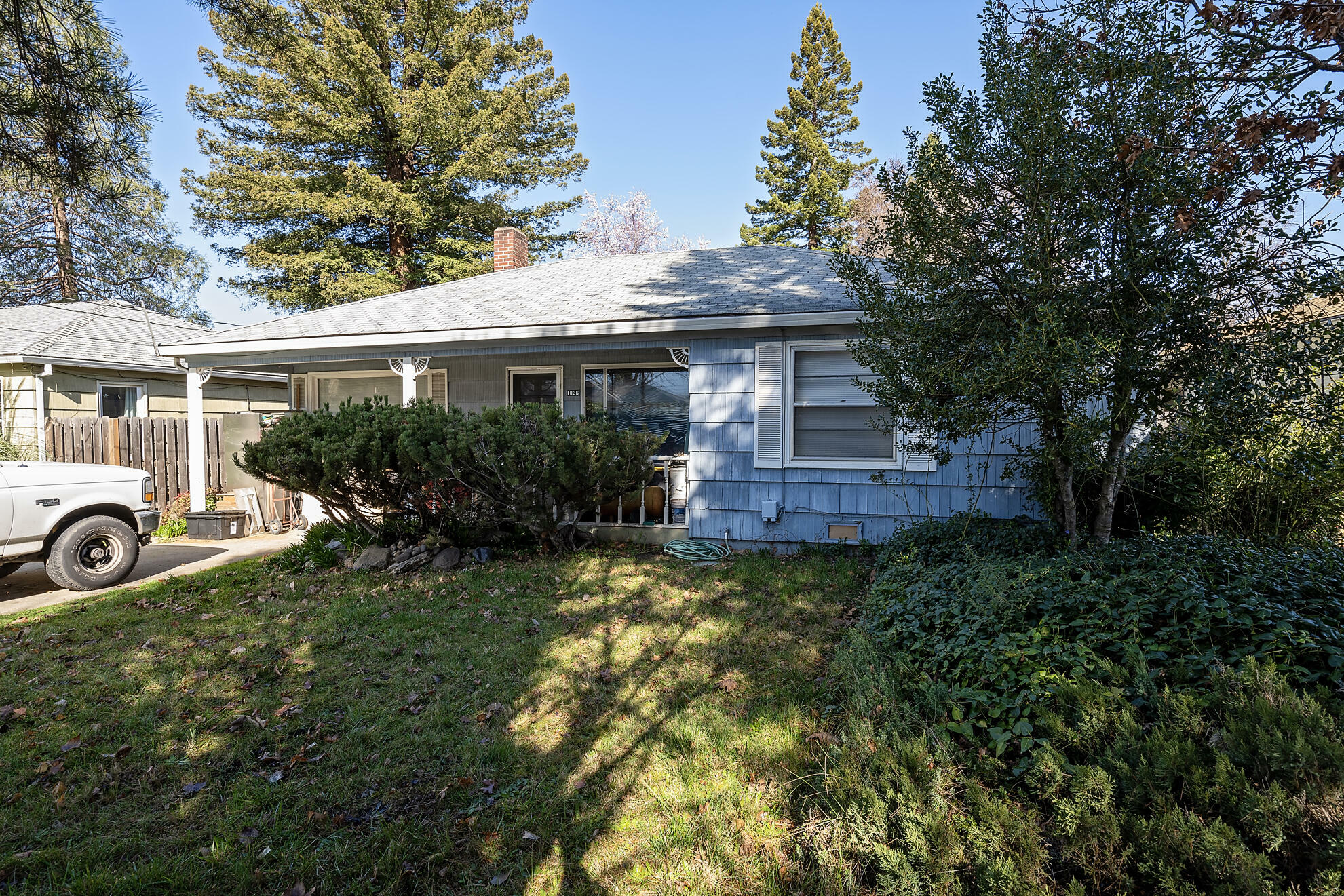 Property Photo:  1036 Winchester Avenue  OR 97501 