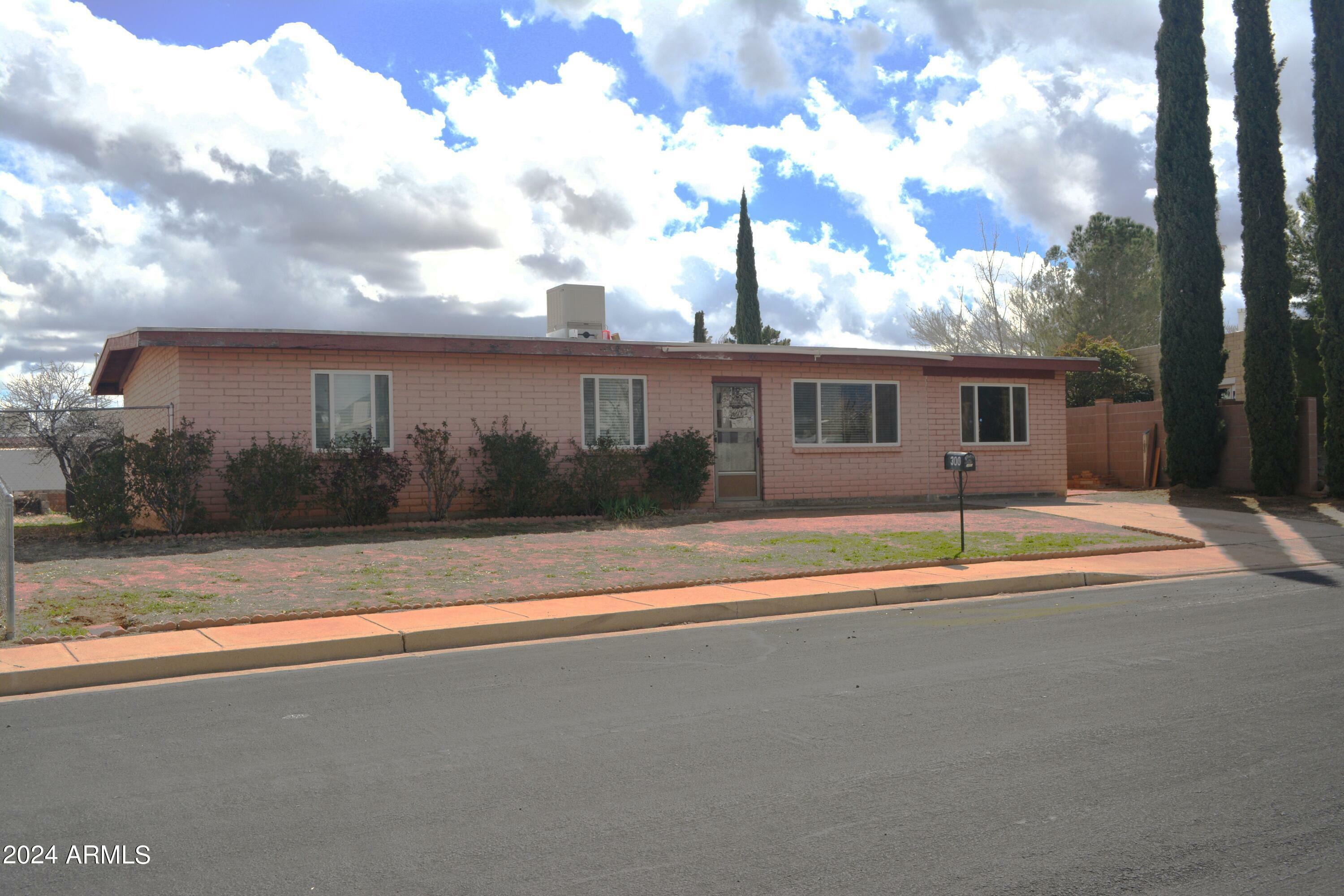 Property Photo:  300 Highland Drive  AZ 85635 