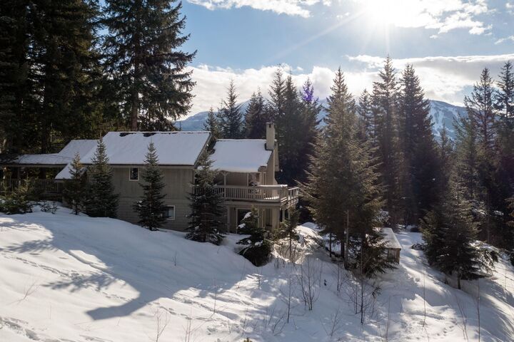 Property Photo: 8648 Lakewood Court BC V8E 0G1