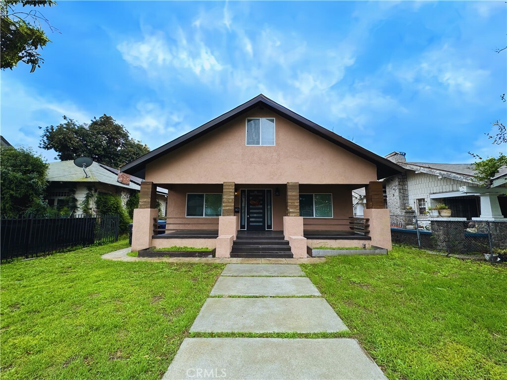 Property Photo:  1110 W 49th Street  CA 90037 