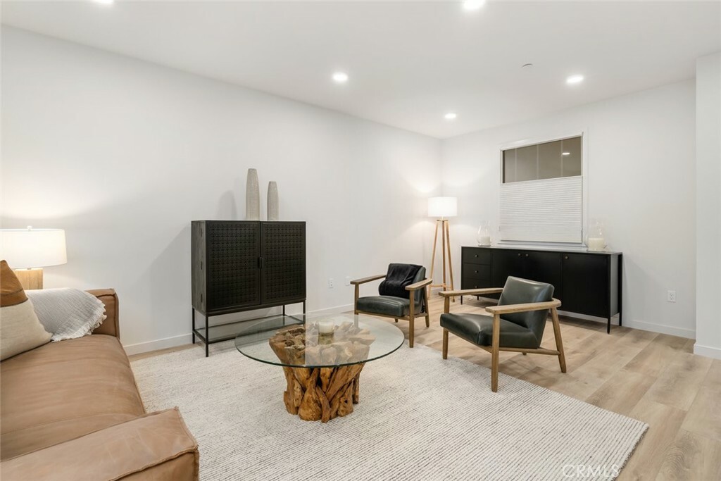 Property Photo:  2475 Victoria Avenue 302  CA 93401 