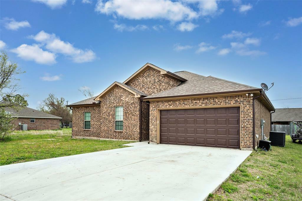Property Photo:  324 Windjammer Road  TX 75156 
