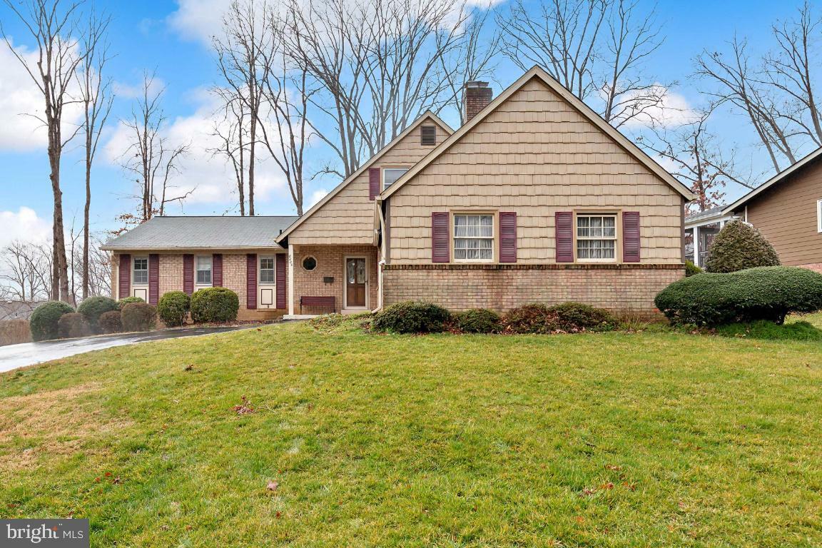 Property Photo:  8005 Carrleigh Parkway  VA 22152 