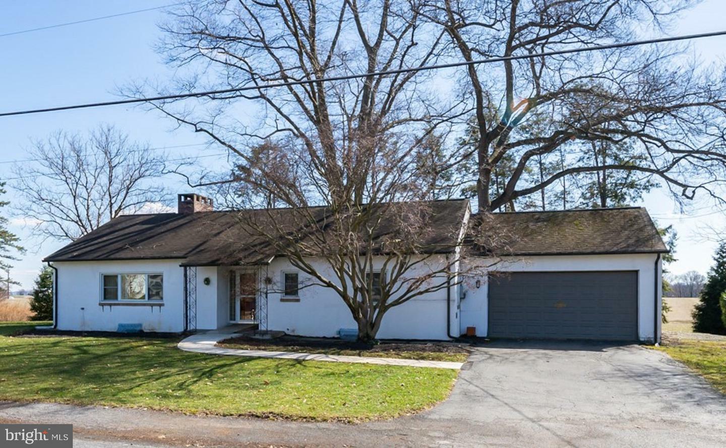 Property Photo:  225 School Lane  PA 17552 