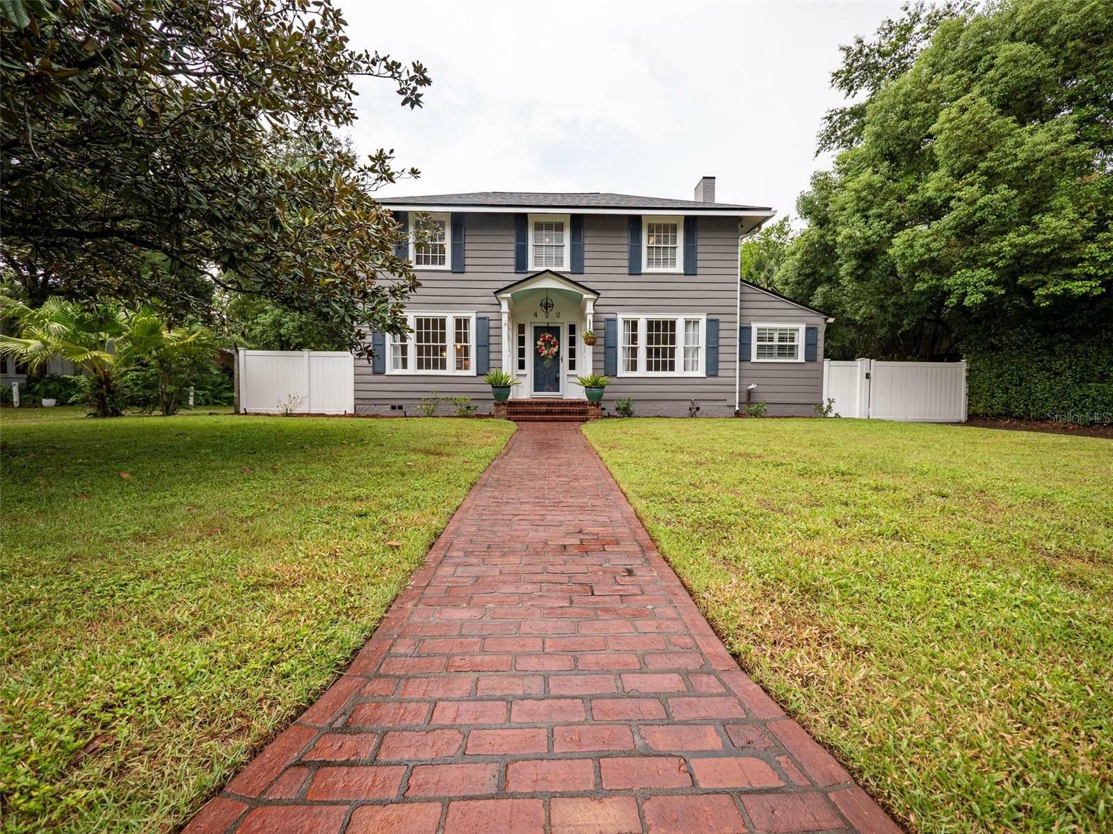 Property Photo:  422 Grandview Avenue N  FL 32771 