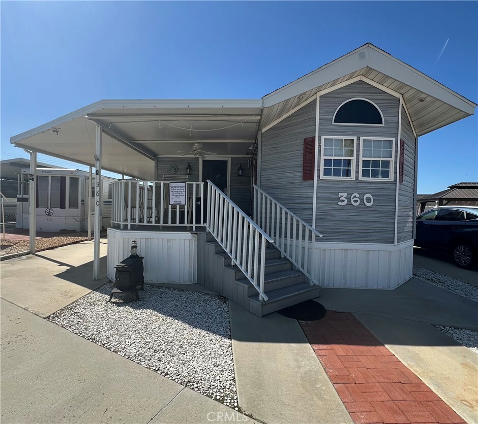 Property Photo: 1295 S Cawston Avenue 360 CA 92545