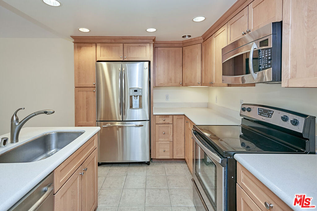 Property Photo: 600 W 9th Street 702 CA 90015