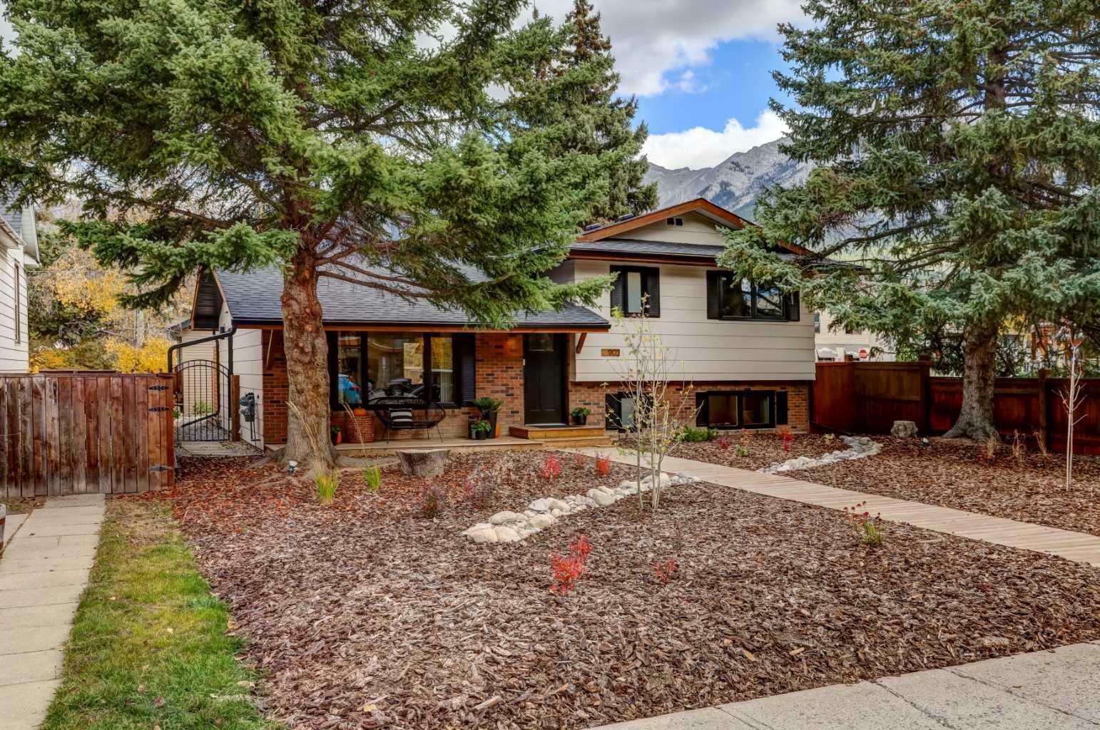 Property Photo: 902 9th Street AB T1W 1Z8