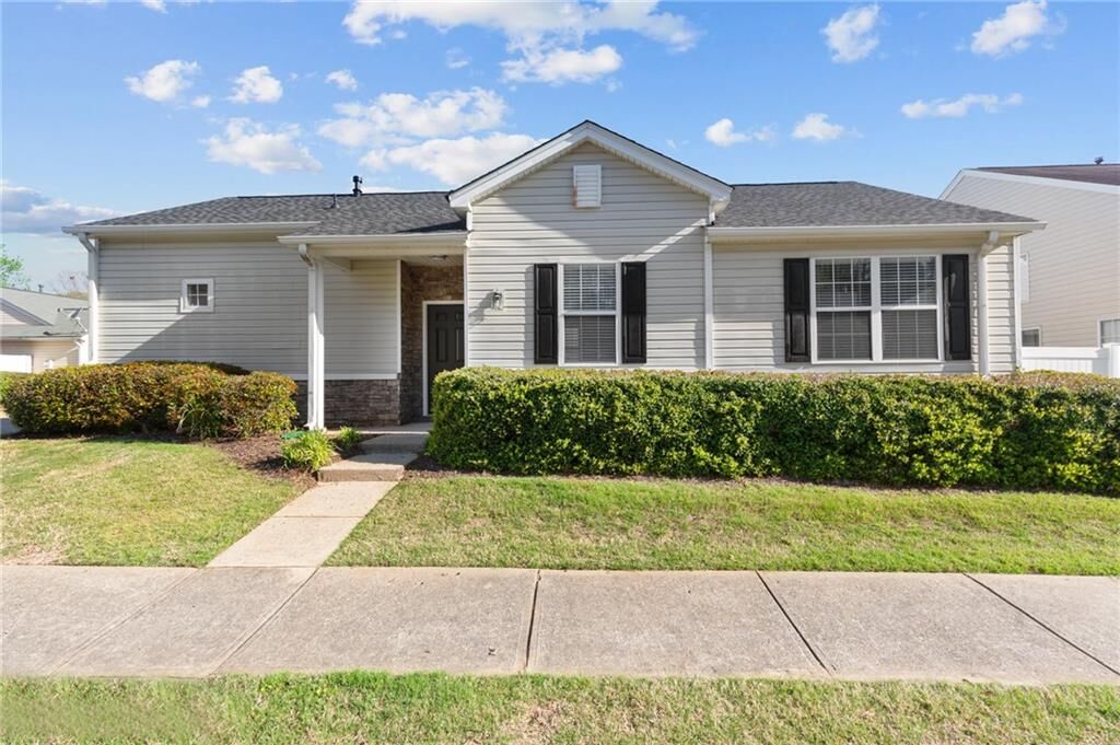 Property Photo:  653 Bedford Court  GA 30188 