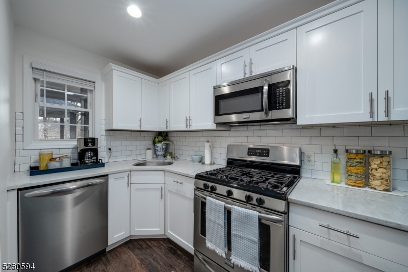 Property Photo:  26 Church St 5  NJ 07079 
