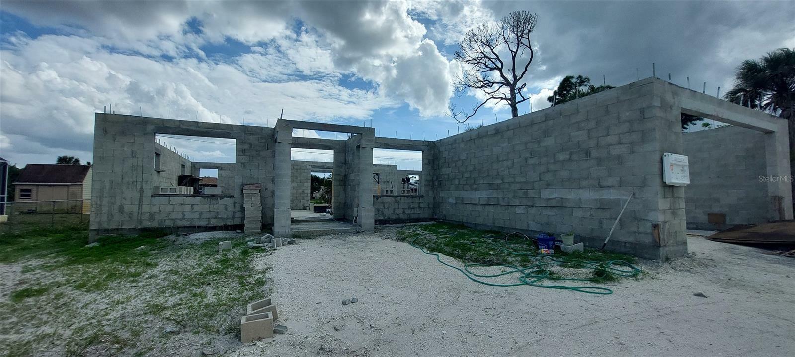 Property Photo:  535 Azalea Avenue NW  FL 33952 