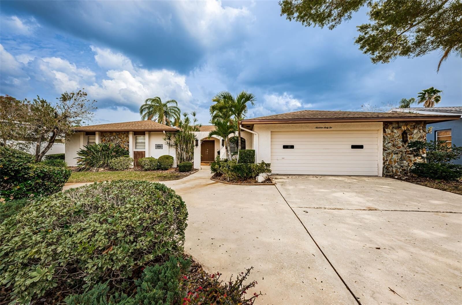 Property Photo:  1962 Arvis Circle W  FL 33764 