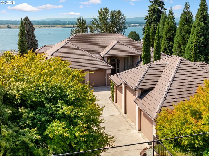 Property Photo:  6019 SE Riverside Dr  WA 98661 
