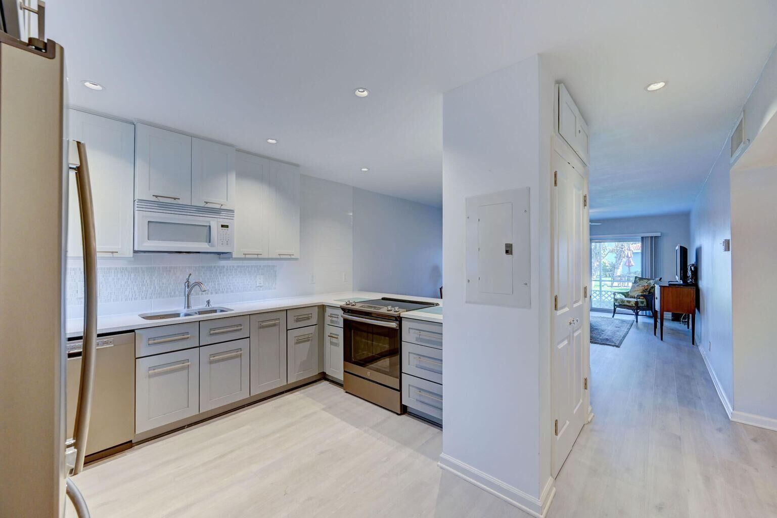 Property Photo: 1432 S Lakeside Drive #3 FL 33460