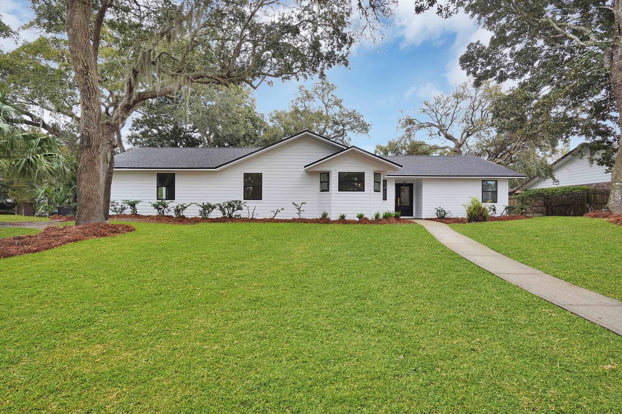 Property Photo:  203 Woodland Ave  FL 32080 