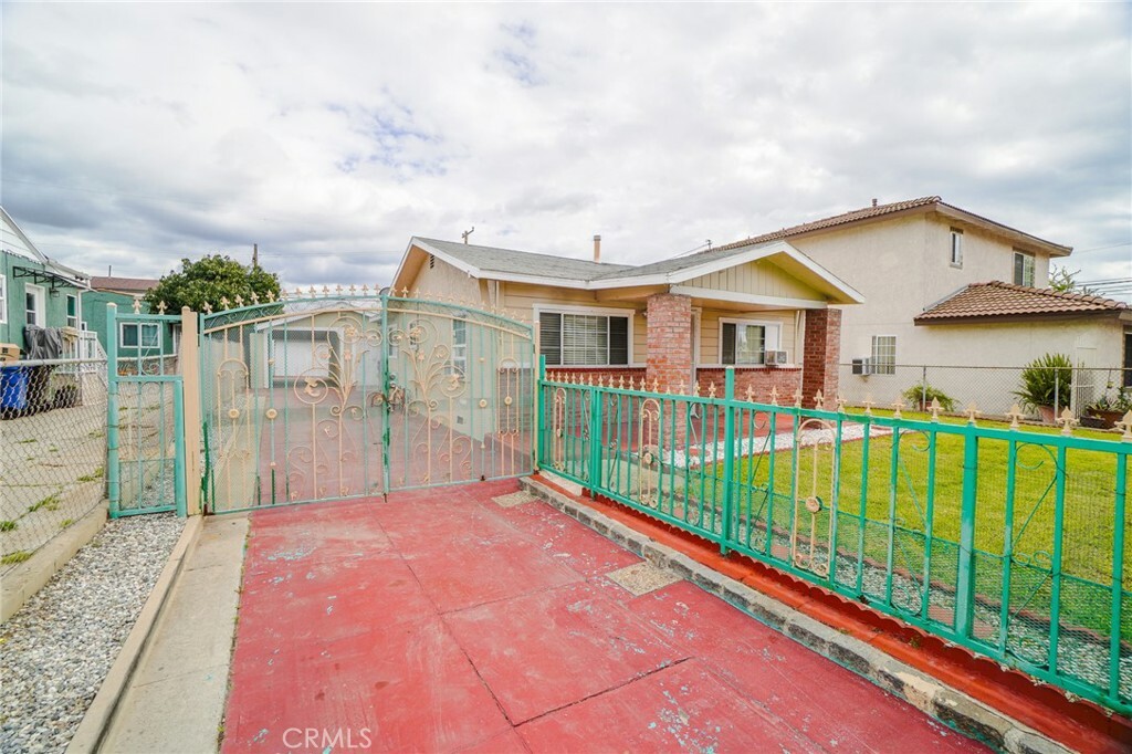 Property Photo:  668 S Sadler Avenue  CA 90022 