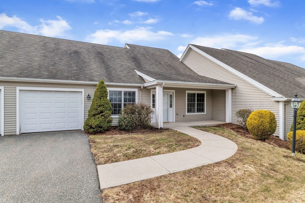 Property Photo: 47 Ivy Circle 47 MA 01095