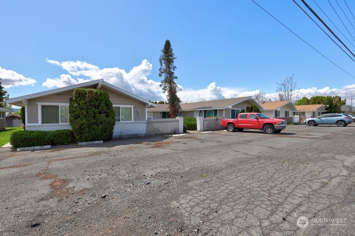 Property Photo:  4902 W Chestnut Avenue  WA 98908 