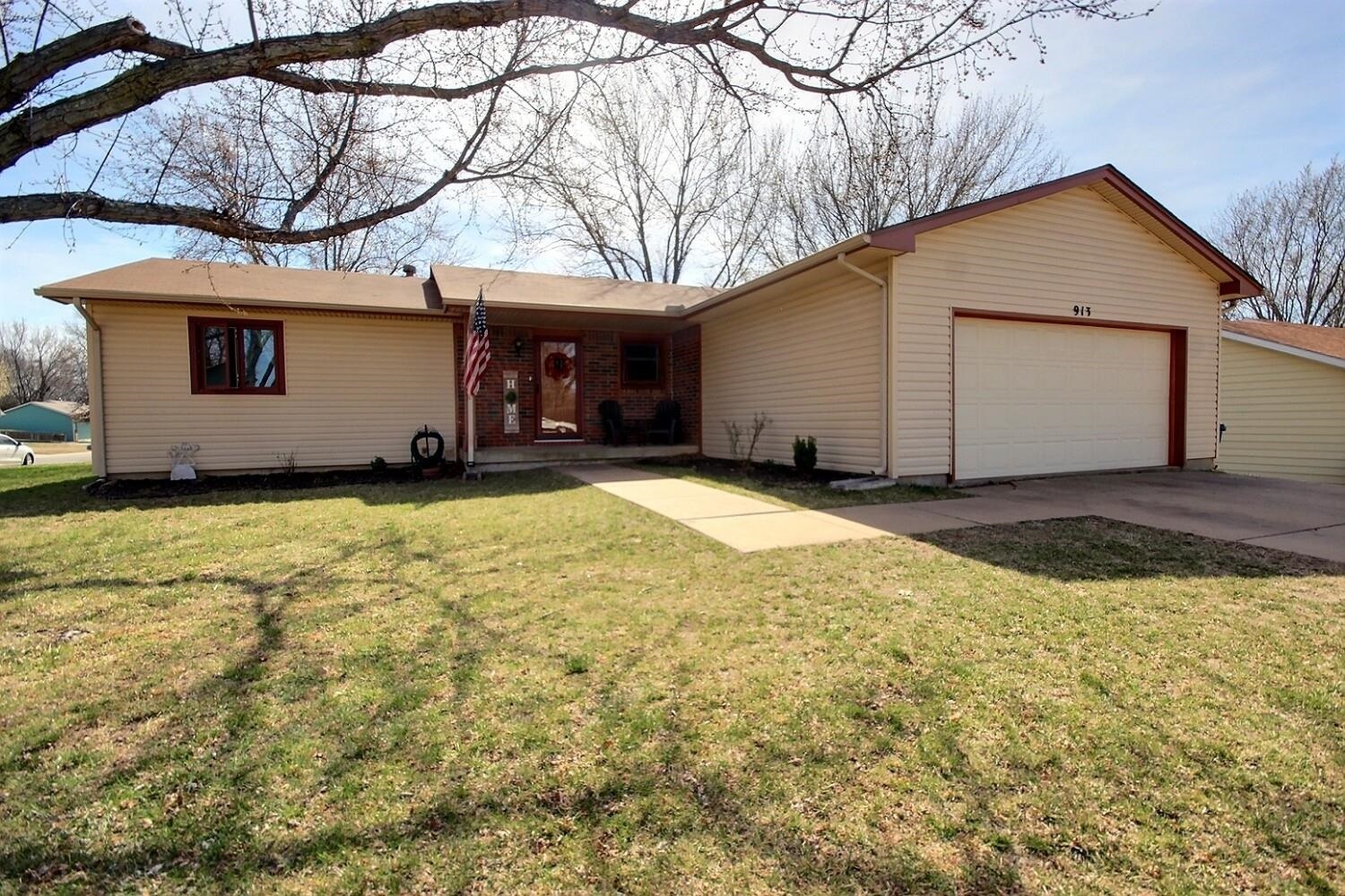 Property Photo:  913 E Woodlawn Heights Rd  KS 67037 