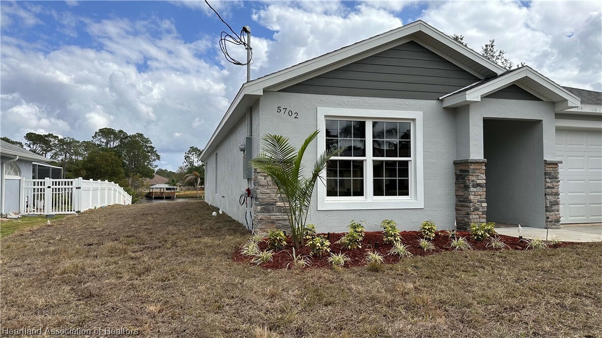 Property Photo:  5702 Lilac Road  FL 33875 