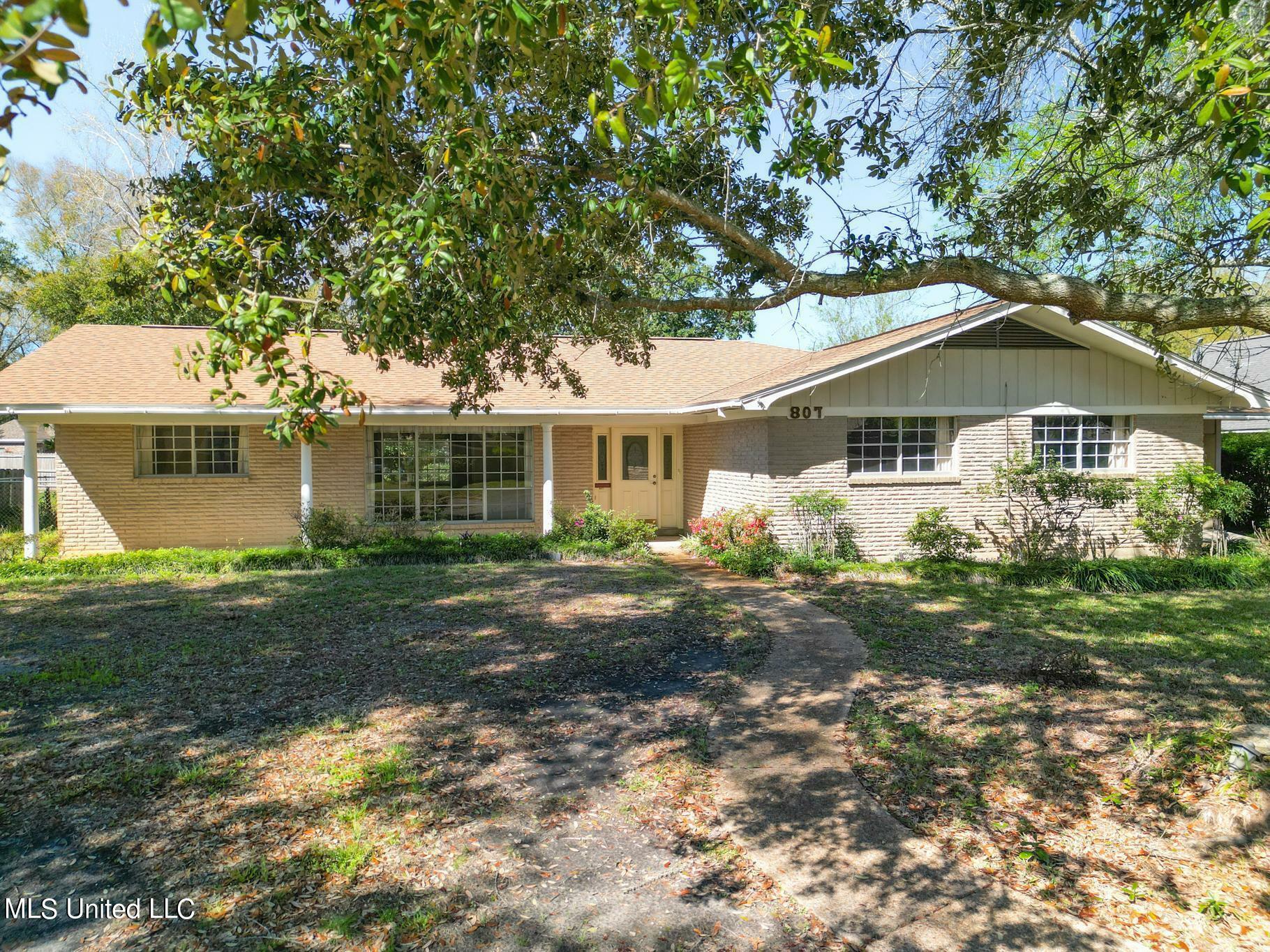 Property Photo:  807 Ford Street  MS 39507 