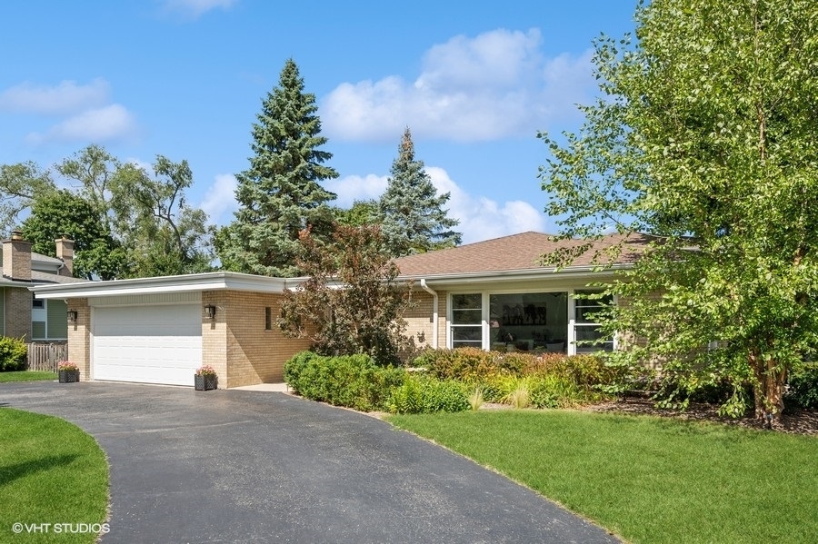 Property Photo:  904 Woodlawn Road  IL 60025 