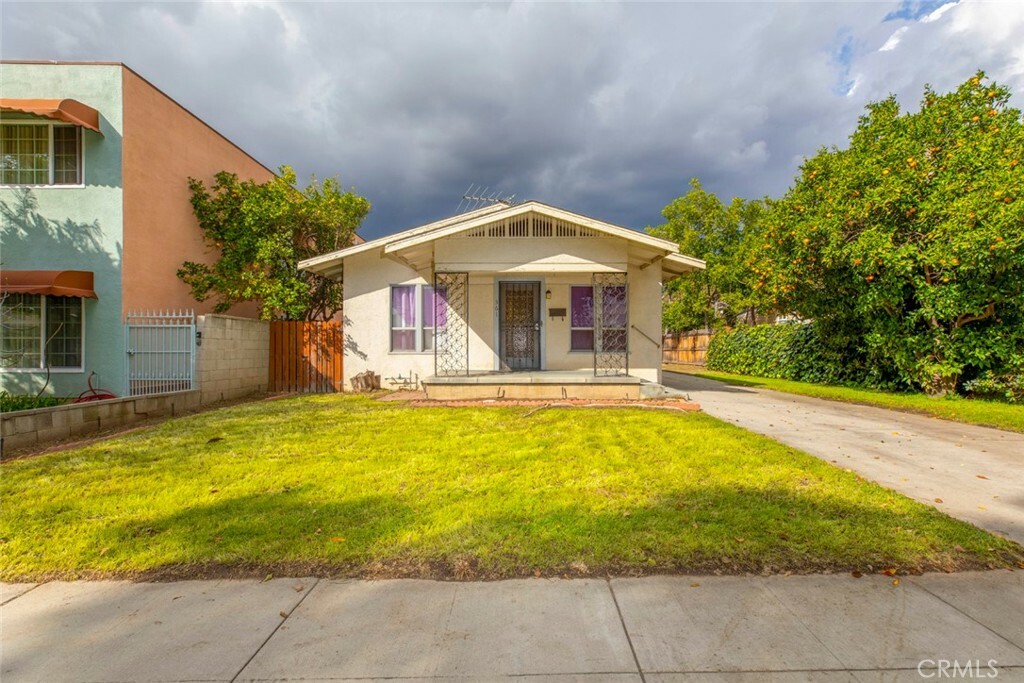 Property Photo:  561 Palm Drive  CA 91202 